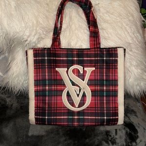 NWT VICTORIAS SECRET FLANAL XL TOTE